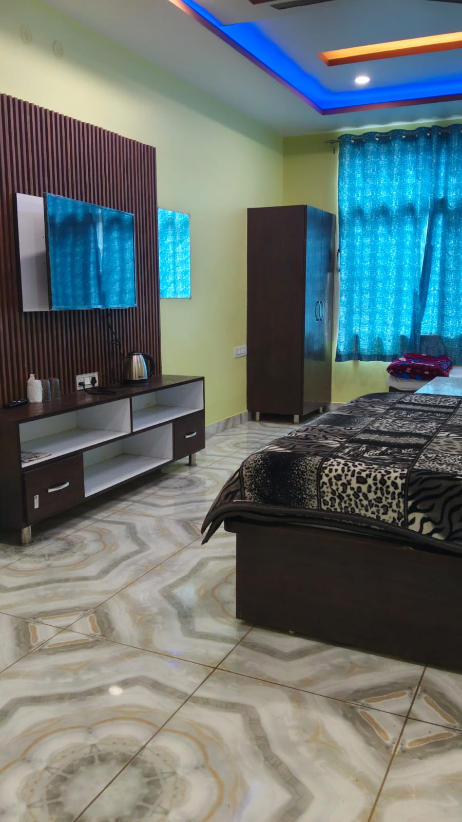 Hotel Gold Petal exterior, Pithoragarh